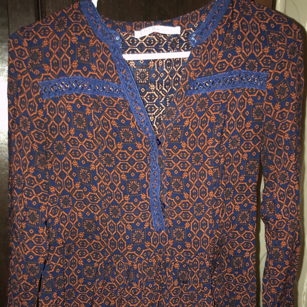 Coco and Tasha blouse size m